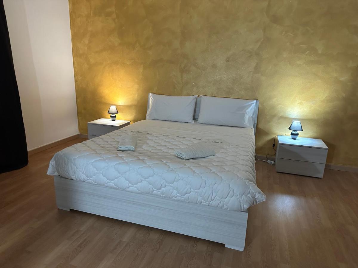 Leone D'Oro 2 - Milano Street Hotel Mestre Bagian luar foto