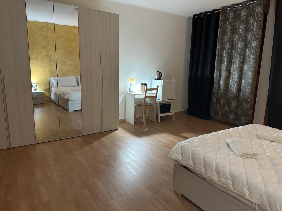 Leone D'Oro 2 - Milano Street Hotel Mestre Bagian luar foto