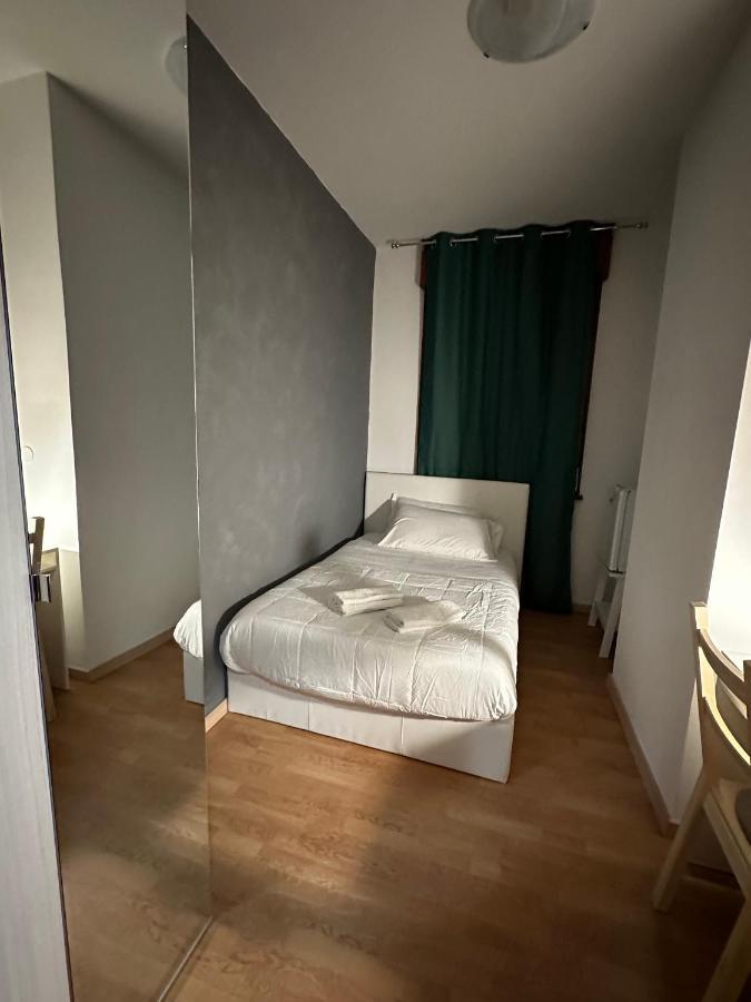Leone D'Oro 2 - Milano Street Hotel Mestre Bagian luar foto