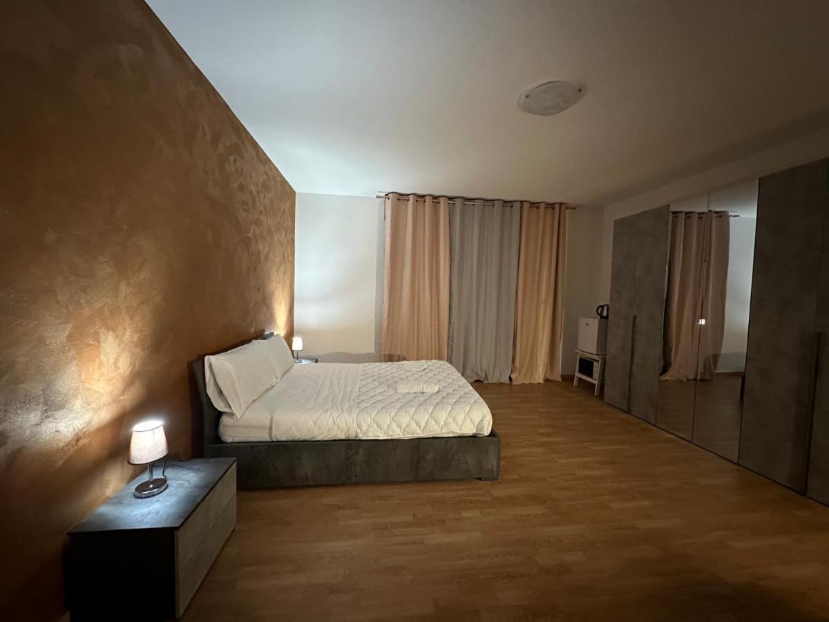 Leone D'Oro 2 - Milano Street Hotel Mestre Bagian luar foto