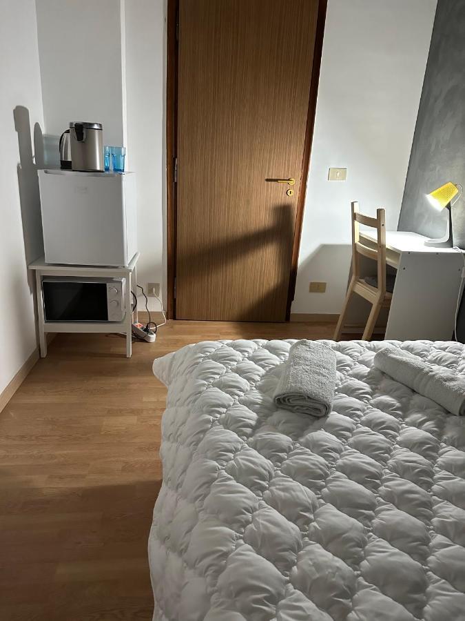 Leone D'Oro 2 - Milano Street Hotel Mestre Bagian luar foto
